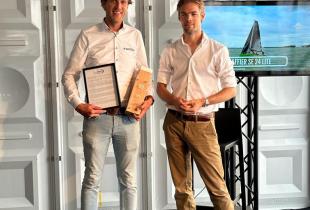 Presentation of award - Dutch Boat of theYear